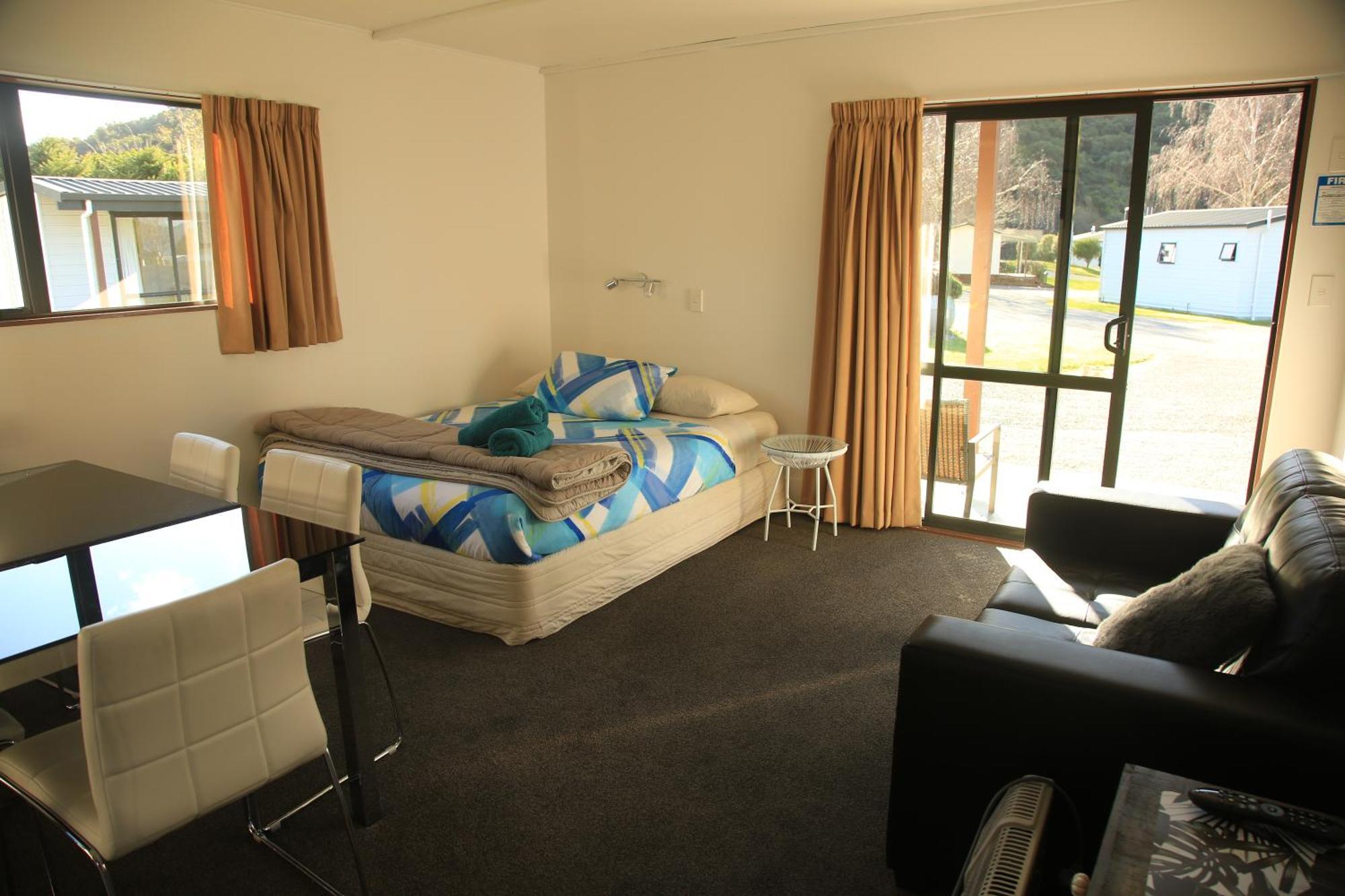 Parklands Marina Holiday Park Пиктън Екстериор снимка